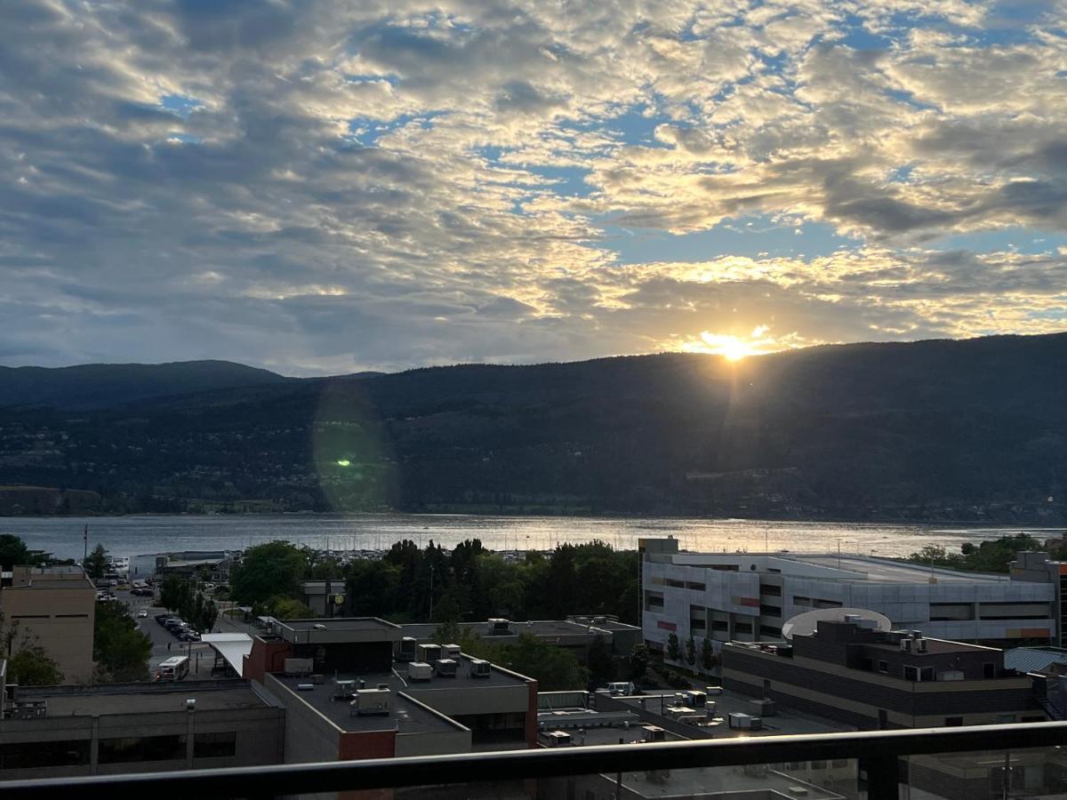 Amazing Brand New Lakeview Condo Downtown Kelowna Exterior foto