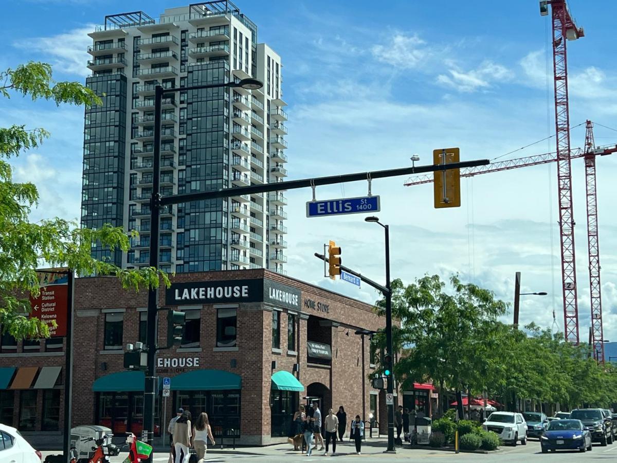 Amazing Brand New Lakeview Condo Downtown Kelowna Exterior foto